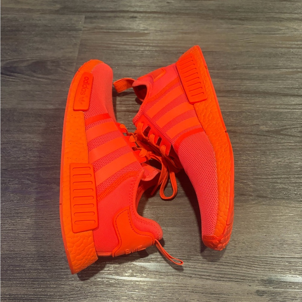 [ADIDAS] NMD R1 TRIPLE